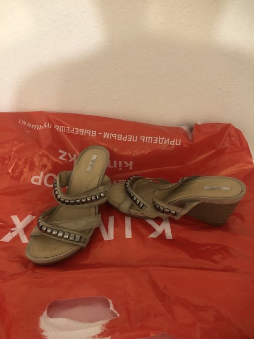 Отдам сапоги и танкетки