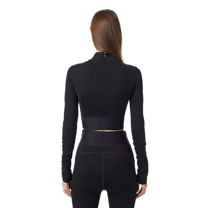 Страхотна дамска блуза DIESEL кропнат
модел,нова сетикет, размер М /L,