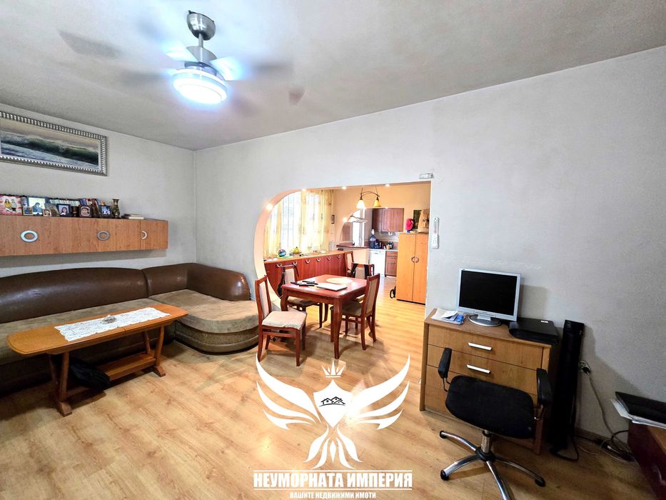 Продавам тристаен апартамент 108кв.м. на първи етаж в Асеновград, кв.Зъбче