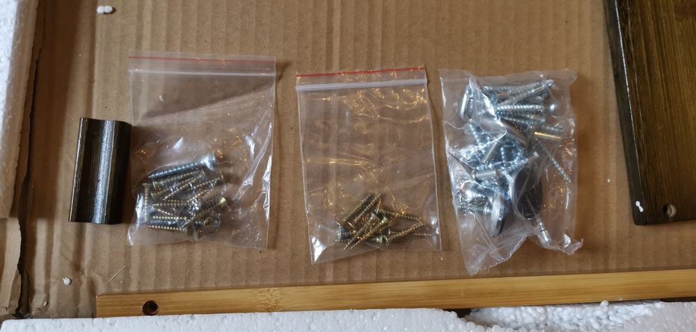 Нощни шкафчета от бамбук цвят орех с едно чекмедже