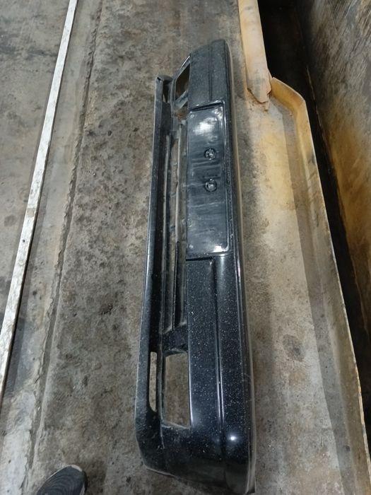 Передний бампер е34