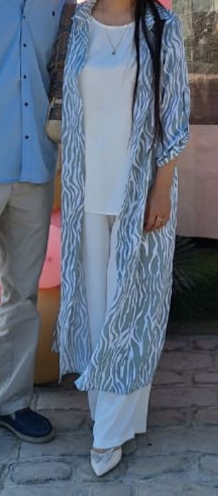 Продам платье, кожанку, тройку