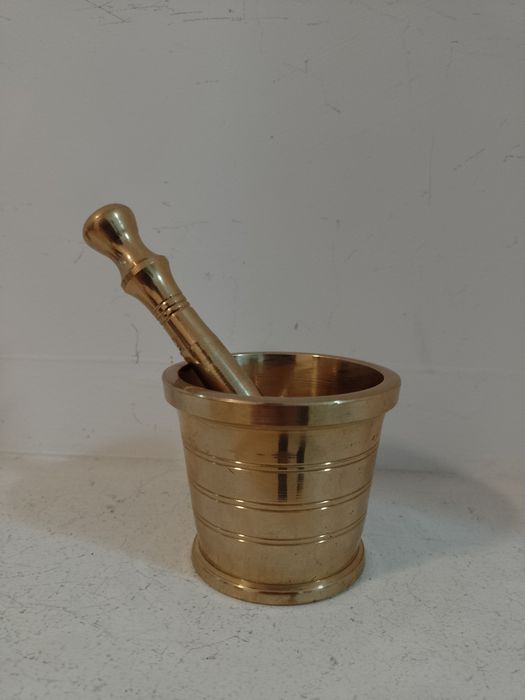 Set deosebit de 2 mojare din bronz ,piese cu o lucrătură de o foarte m