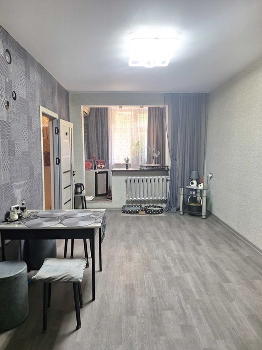 Продается квартира Мирзо Улугбек 3-х комнатная, 2 этаж, 4 этажный дом