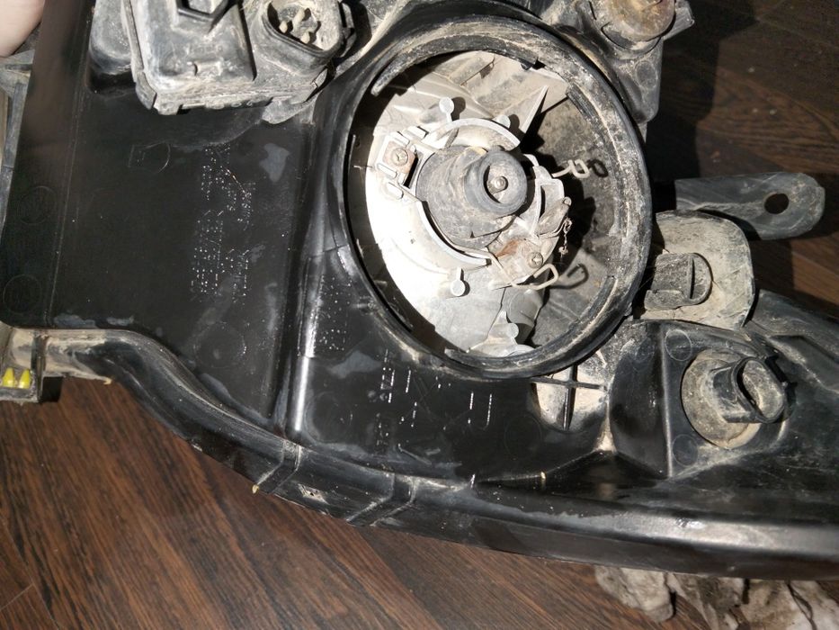 Продам фару Toyota