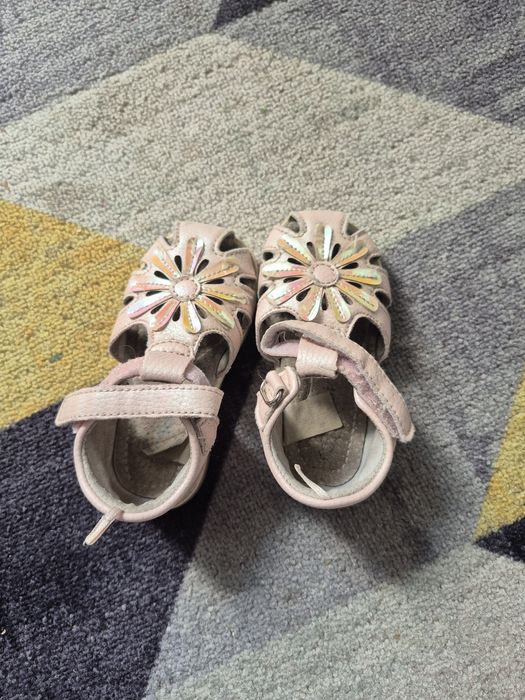 Отдам бесплатно обувь б/у