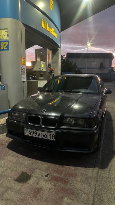 Продам машину BMW 320