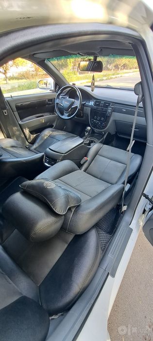 Lasetti 1.8 sotiladi.