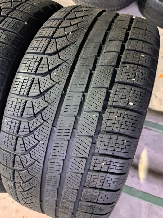 2 anvelope iarnă 275 40 r19 Pirelli
