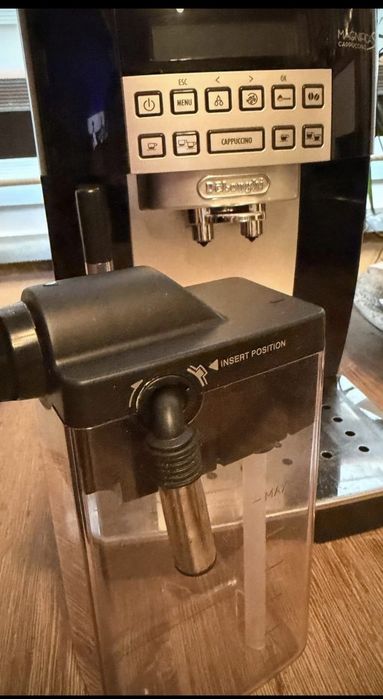 Masina cafea boabe DeLonghi Magnifica cappuccino