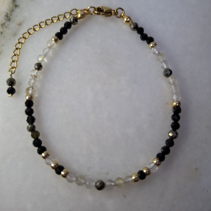 Гривни от естествени камъни