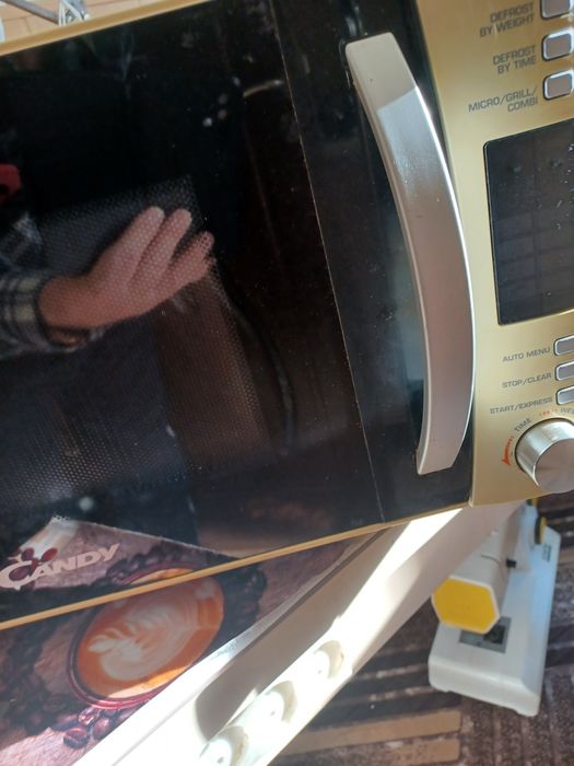 Cuptor microunde complet cu farfurie