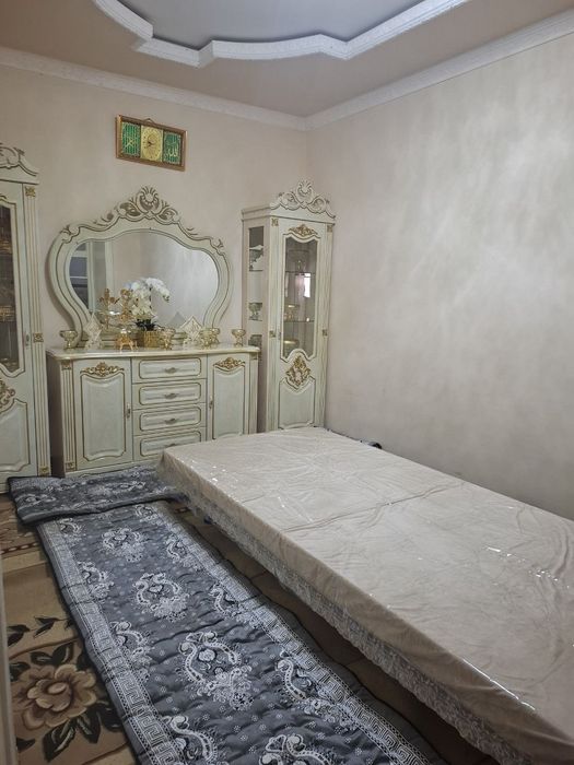 Hovli uy sotiladi
