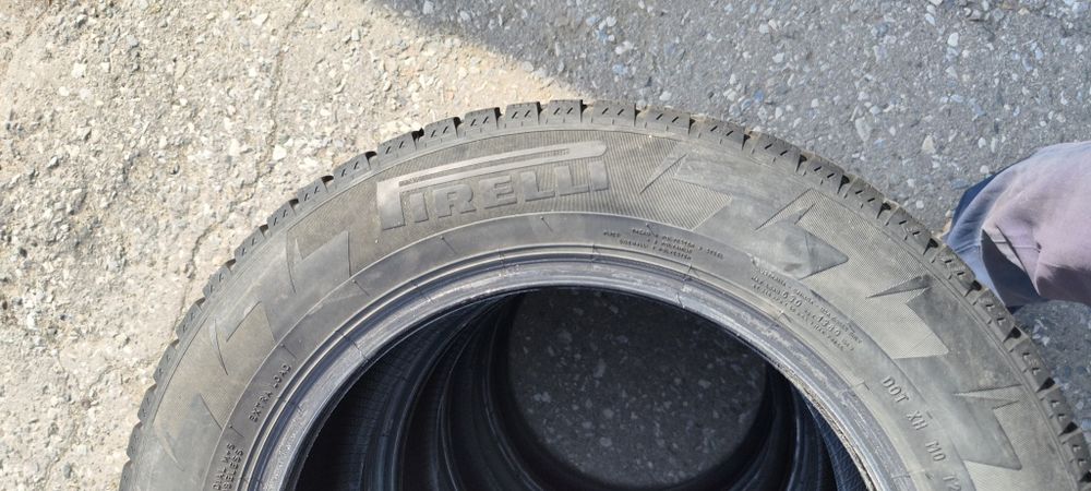 Продам зимние шины Pirelli ICE ZERO. Размер 185/65R15.