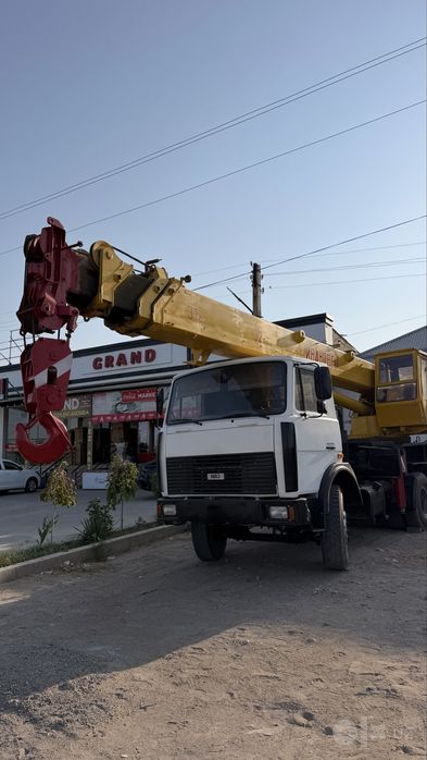 Avtokran MAZ 32 tn strela 31m