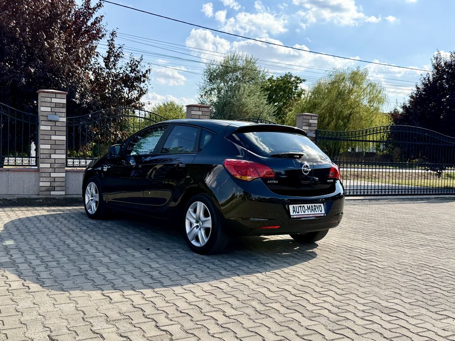 Opel Astra J Ecoflex Benzina Posibilitate Rate / Garantie / Buy-Back / Livrare