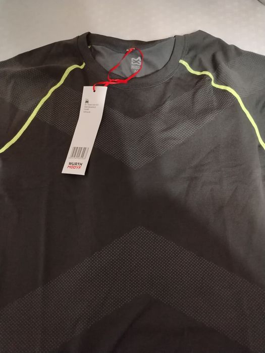 Футболка новая..