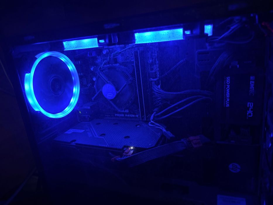 Vând calculator gaming