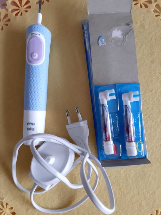 Oral-B Periuta dinti electrica Pro Kids 3+ si 2 capete de periaj noi