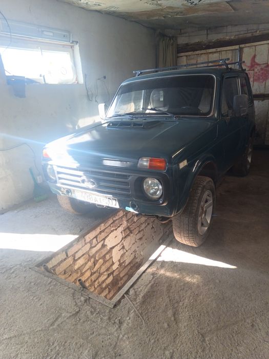 Продам ниву ,газ бензин2001