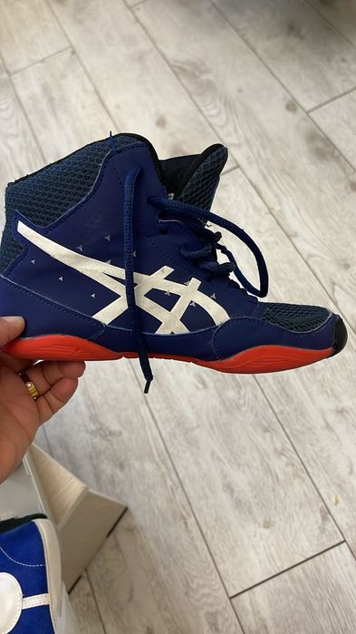 Продам Боксерки цены за две пары