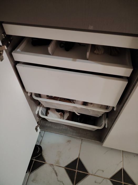 Продам прихожую , хорошего качества