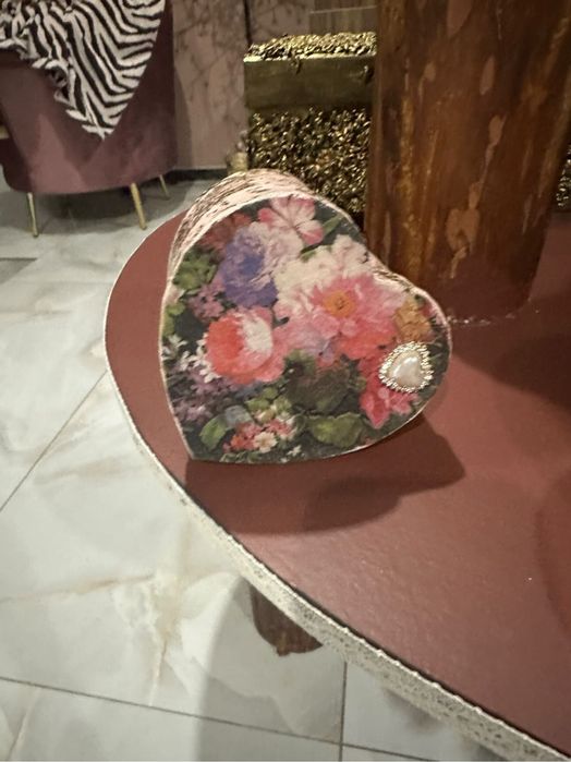 Кутийка във формата на сърце.