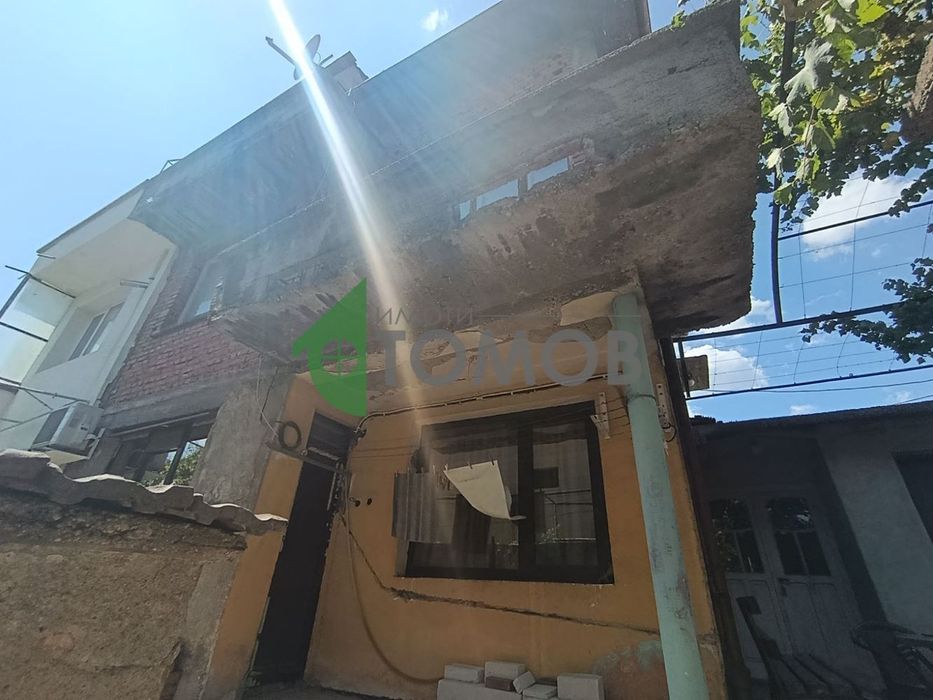 Триетажна къща в кв. Самара 2