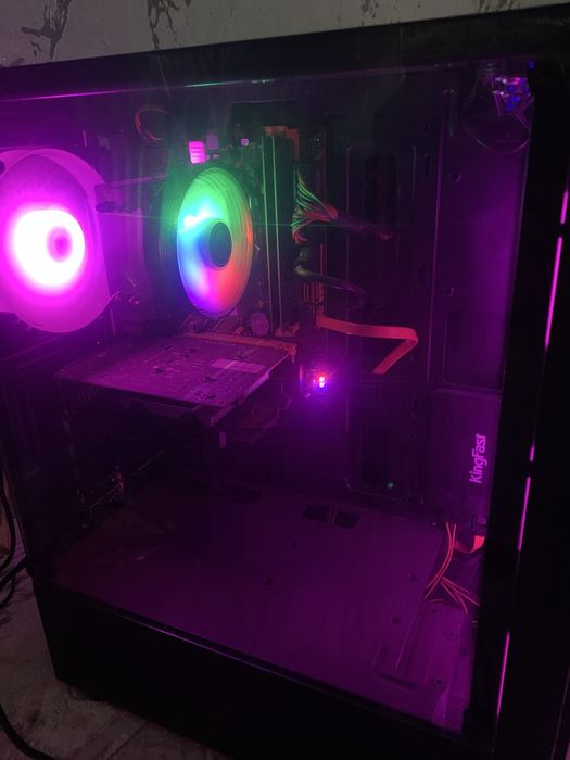 Kampyuter xona 15 ta hama narsasi blan birga kamturxona