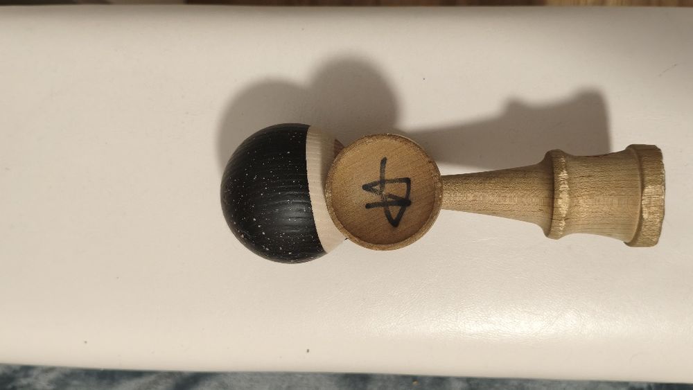 Vând kendama Revo clear