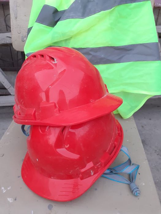 Каски 6 шт + подарок жилетка