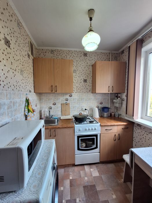 Продам 2 ком квартиру район уюта.