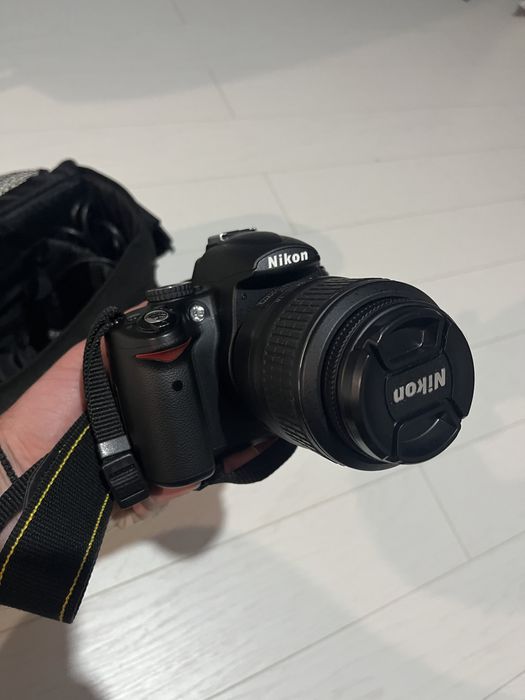 Aparat foto NIKON D5000 + accesorii si 2 obiective