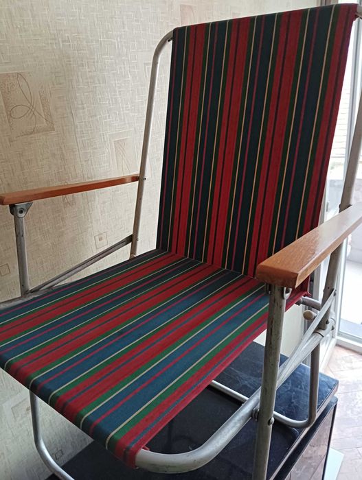 Сгъваем  стол ,лек и удобен!