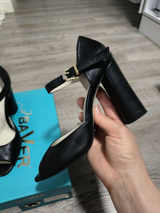 Продам босоножки Baver