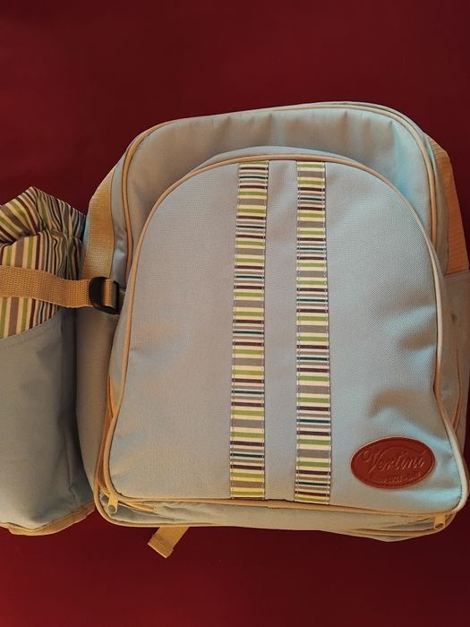 Раница, удобна за поход с принадлежности.