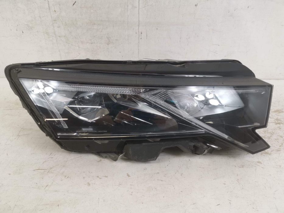Skoda Octavia 4 / Skoda Octavia 4 [No year provided] Дясна фара Full L