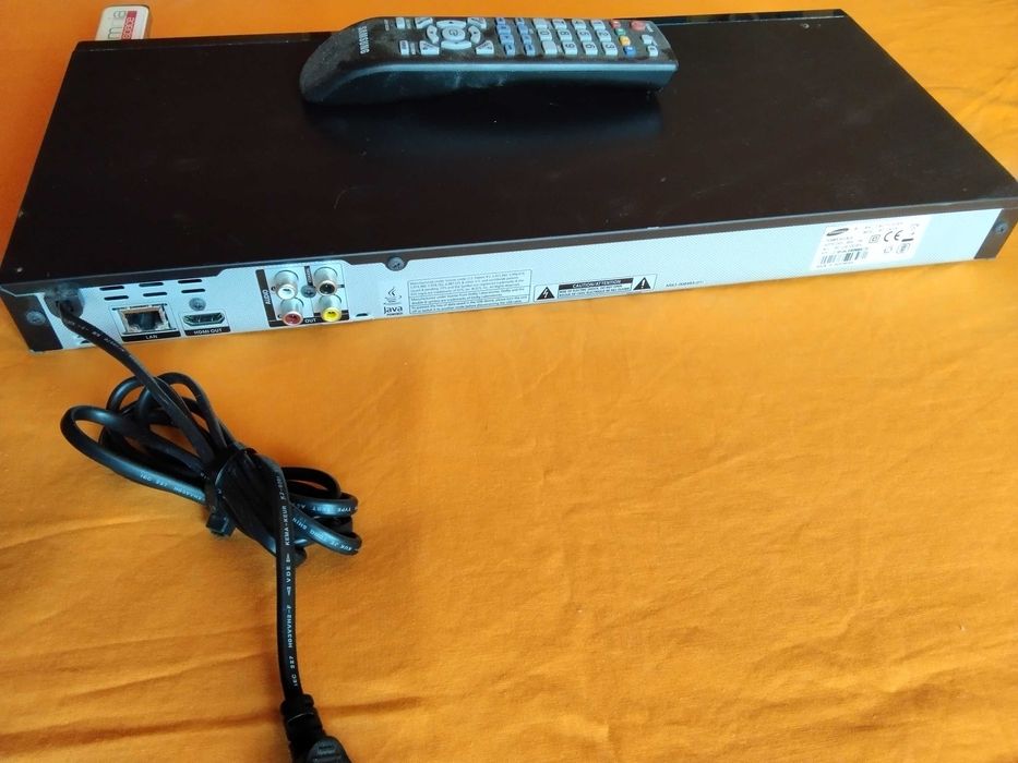 страхотен 3D BLUE RAY USB дивиди плър Самсунг нов внос Германия