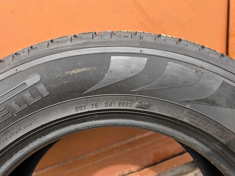 4 бр. всесезонни гуми 235/65/17 Pirelli 5-6 mm DOT 0420/1319