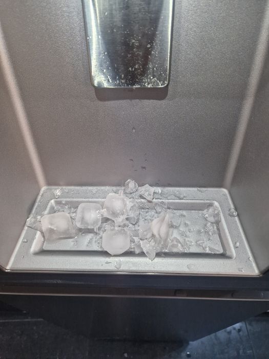 Хладилник Side By Side Hisense Inverter