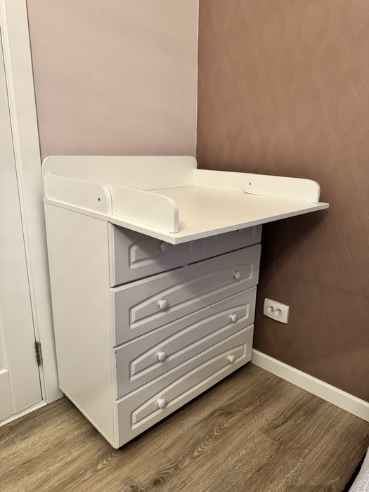 Диван, тумба под Тв, комод