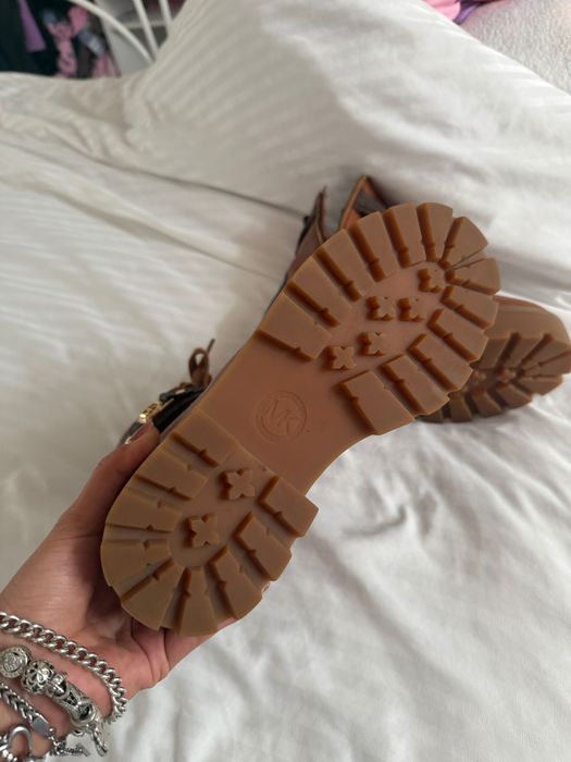 Ghete Michael kors aproape noi