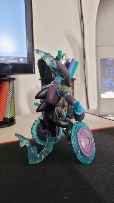 Ben 10 xlr8 extraterestru