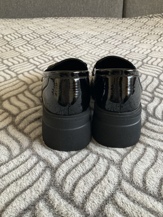 Pantofi piele lăcuită