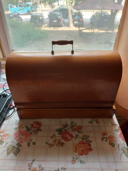 Стара руска антикварна шевна машина