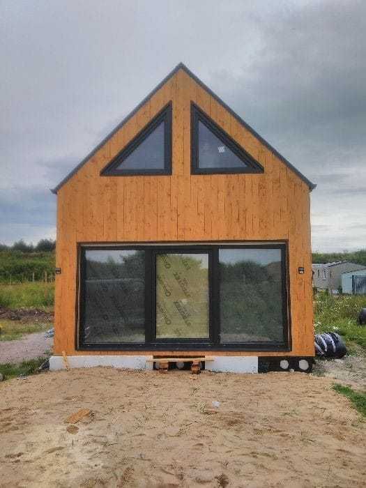 Vand casa pe structura metalica moderna 8m x8m