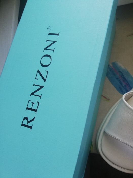 Продам босоножки