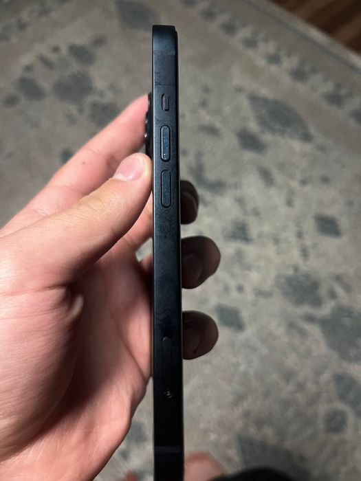 Срочно продам iPhone 13 идеал