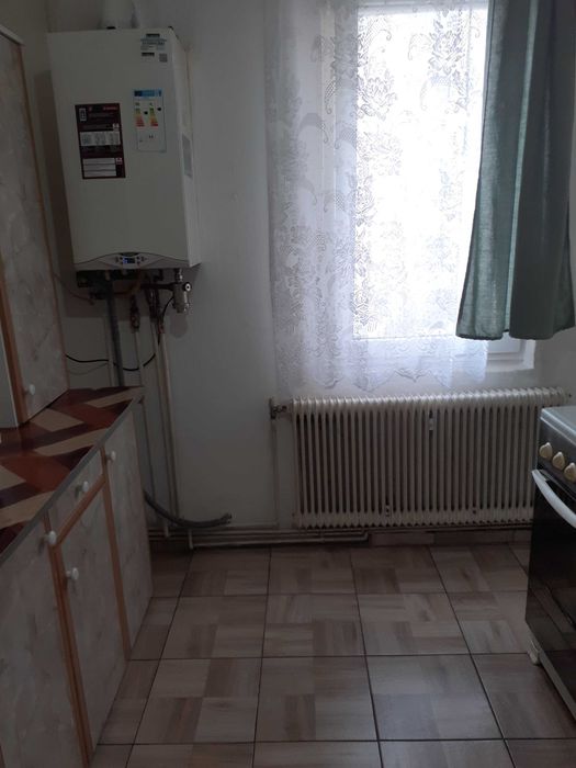 Inchiriez apartament cu 2 camere etaj 1 aleea garii