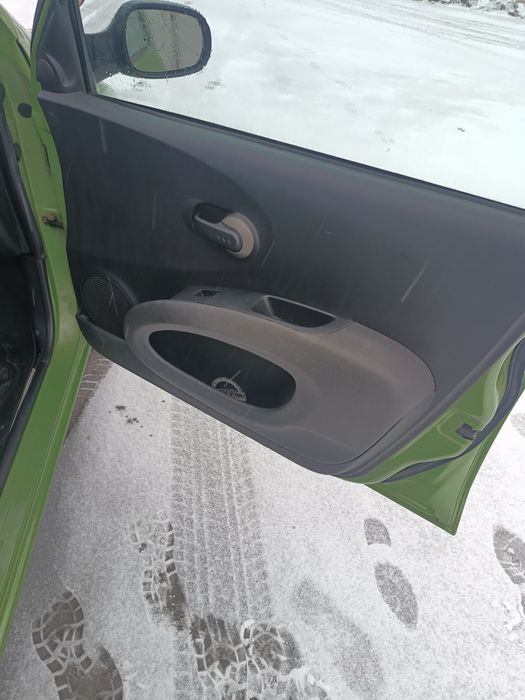 Vînd Nissan micra 1.4 benzina mașină merge perfect